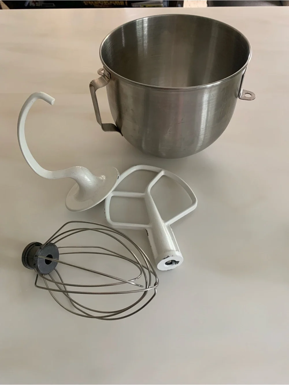 Stainless Steel Mixer Bowl with White Beater, Dough Hook & Whisk Attachments